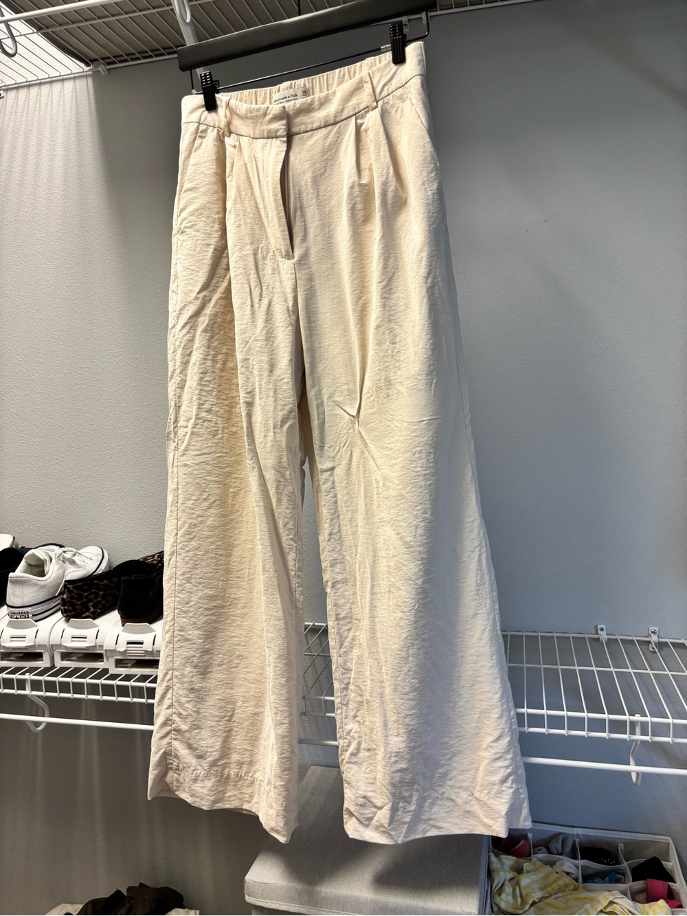 Abercrombie & Fitch Cream Wide-Leg Sloane Tailored pant 29 short